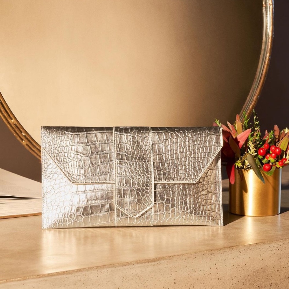 Metallic Clutch NWT